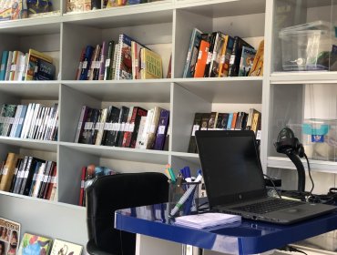 Inauguran Bibliomóvil en Peñalolén: colección cuenta con casi 500 ejemplares