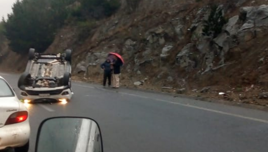 Volcamiento de vehículo menor en variante Agua Santa genera alta congestión en Viña del Mar