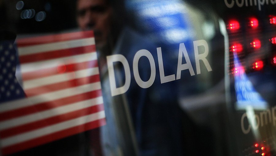 El dólar cerró al alza por quinta jornada consecutiva y llegó a los $675