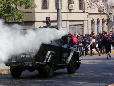Con serios incidentes culminó marcha que convocó a 7 mil estudiantes en Santiago