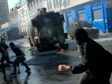 Marcha estudiantil en Valparaíso culminó con dos detenidos y un carabinero lesionado