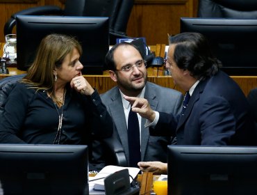Senadores UDI presentan moción para acusar constitucionalmente a fiscales
