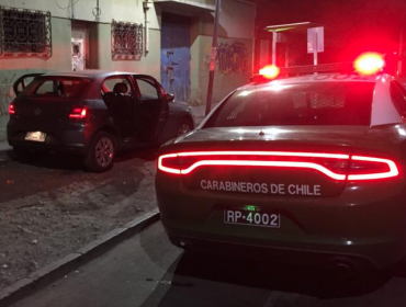 Conchalí: Dos asaltantes baleados tras "portonazo" frustrado a carabinero en retiro