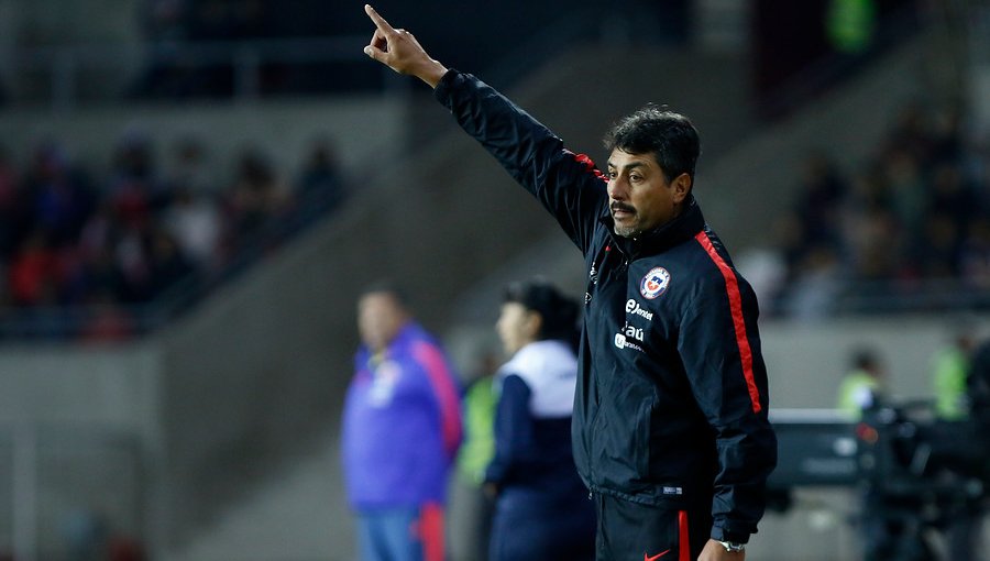 Entrenador de la Roja femenina: "Queremos estar a la altura en el Mundial y no hacer un papelón"