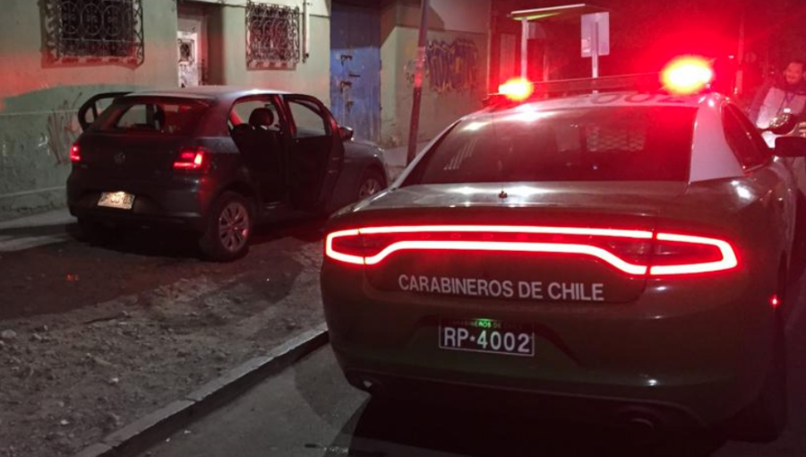 Conchalí: Dos asaltantes baleados tras "portonazo" frustrado a carabinero en retiro