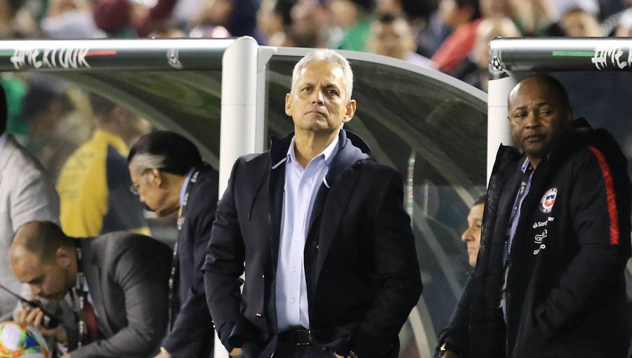 Reinaldo Rueda terminará su gira europea viendo el partido entre Barcelona y Liverpool