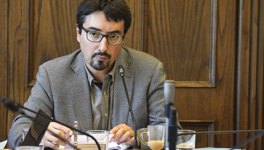 Senador Latorre pide investigar presunto "conflicto de interés" del Intendente de Valparaíso Jorge Martínez