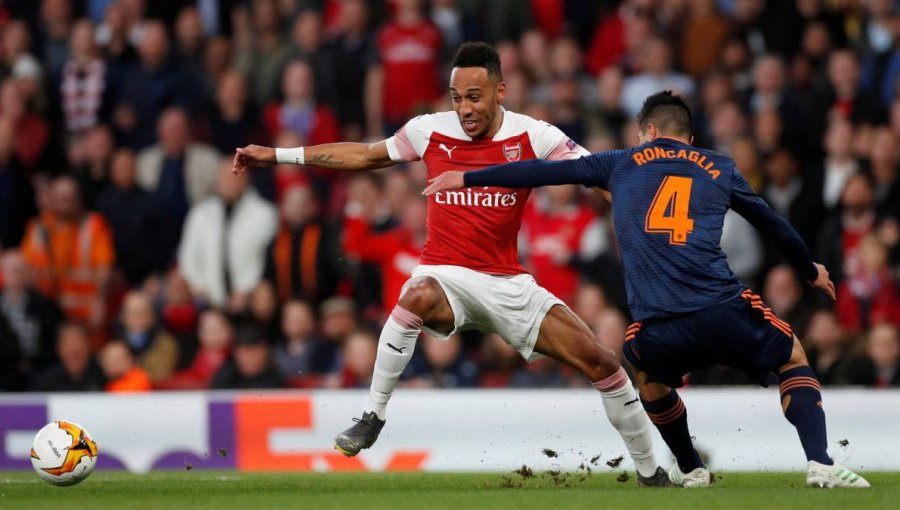 El Arsenal venció al Valencia y puso un pie en la final de Europa League