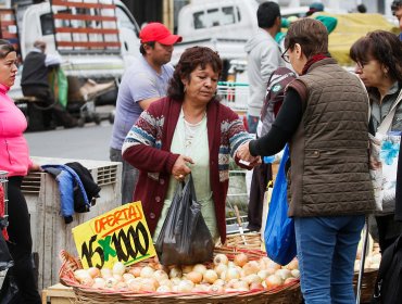 Encuesta Casen: 48,9% de las mujeres trabaja, frente a un 70% en los hombres