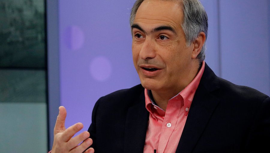 Senador Chahuán calificó como un "completo error" decisión de Piñera de cancelar gira europea