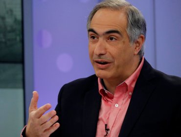 Senador Chahuán calificó como un "completo error" decisión de Piñera de cancelar gira europea