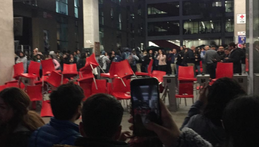 Estudiantes de la Universidad Andrés Bello se tomaron la sede de Viña del Mar