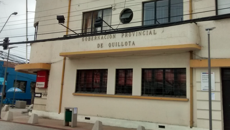 Con arresto domiciliario nocturno quedó ex funcionaria de Gobernación de Quillota que vendía visas de trabajo a migrantes