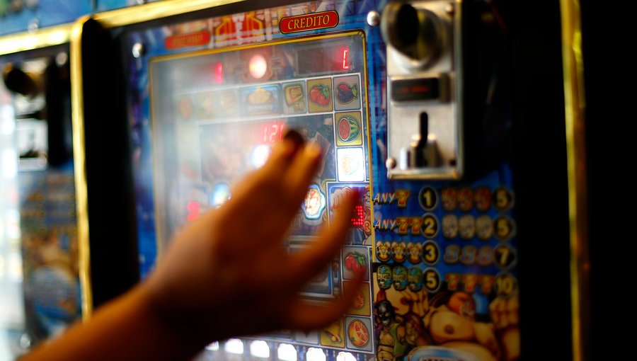Senado aprobó proyecto que prohibirá máquinas tragamonedas en casinos populares