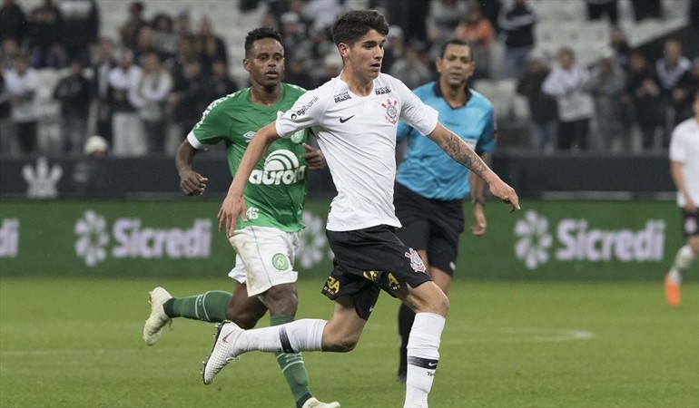 Ángelo Araos podría dejar Corinthians para partir a préstamo a otro equipo brasileño