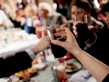 Estudio ubica a Chile dentro de los 50 países que más consumen alcohol en el mundo