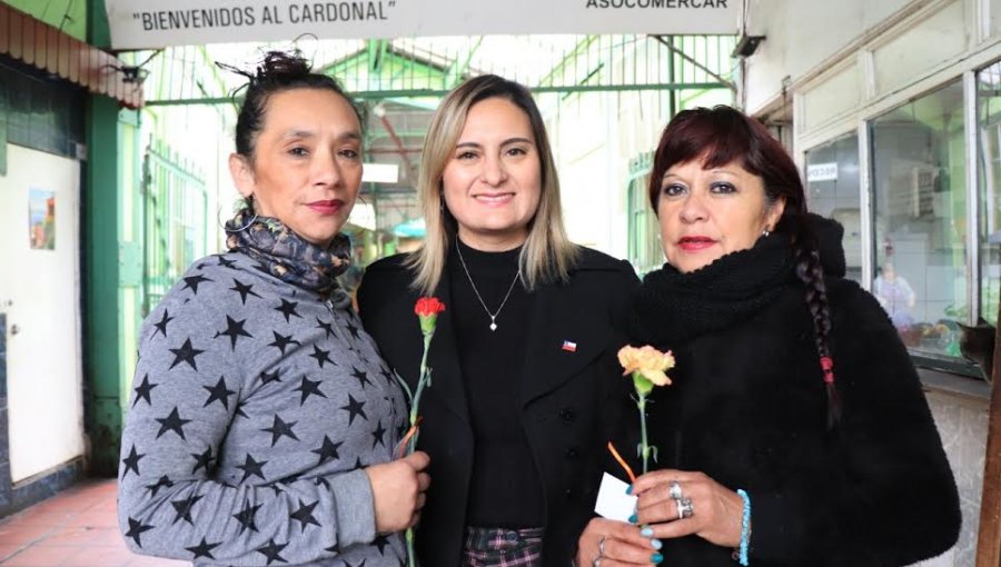 Día de la Mamá: Gobierno Regional visitó a trabajadoras del Mercado Cardonal de Valparaíso