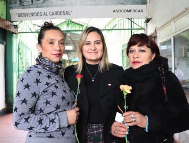 Día de la Mamá: Gobierno Regional visitó a trabajadoras del Mercado Cardonal de Valparaíso