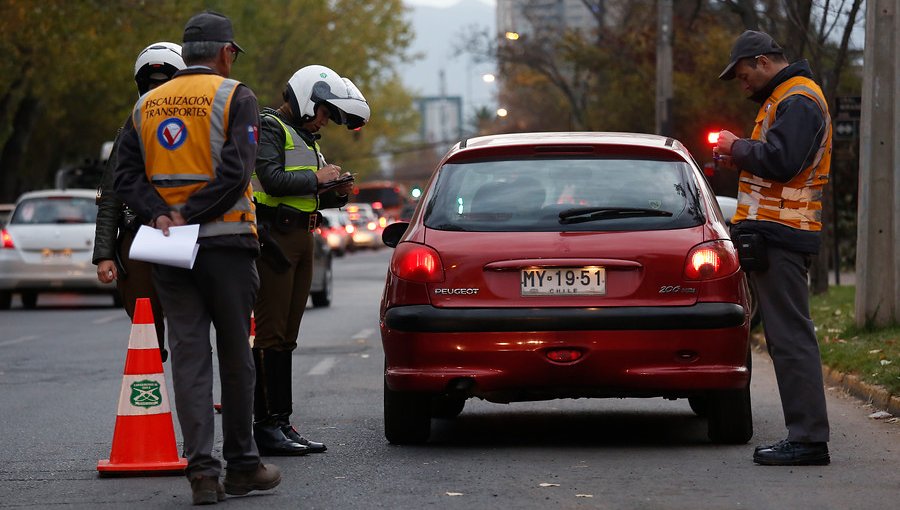Más de 5 mil multas se cursaron en la primera semana de restricción vehicular en región Metropolitana