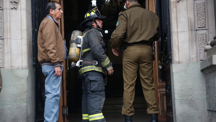 Evacuaron la Intendencia Metropolitana por fuerte olor a humo: no se encontró nada