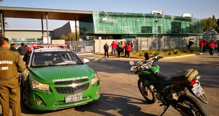 Evacuaron a 200 trabajadores de Correos de Chile por aviso de bomba: fue falsa alarma