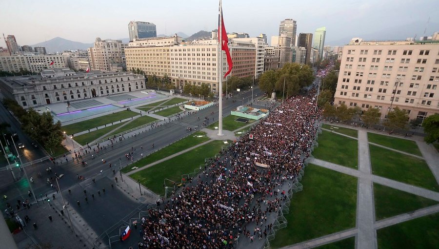 Consejo Nacional de Televisión multó con millonaria cifra a Mega por imágenes erróneas del 8M