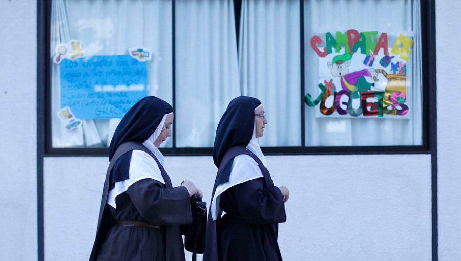 Dos monjas fueron víctimas de violento portonazo en Viña del Mar: casi atropellan a una