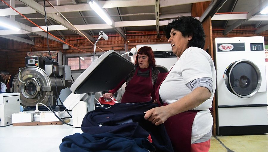 Gobierno firma convenio de reinserción laboral para mujeres que acaban tratamientos de adicción
