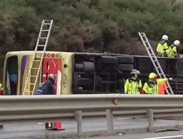 Seis muertos y más de 30 heridos deja volcamiento de bus cerca de Ercilla