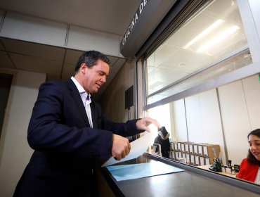 Correos del Ministerio de Educación: Senador Harboe denuncia violación de datos personales