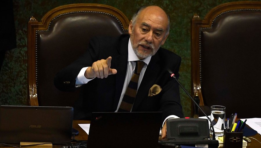 Presidente de la Cámara llama a legislar reforma de pensiones, pero "con precisiones"