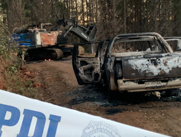 La Araucanía: Desconocidos quemaron contenedores y camionetas en fundo de Loncoche