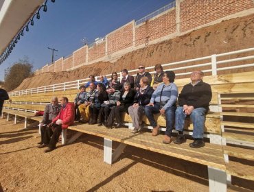 Primera cancha pública de fútbol de Viña del Mar, con pasto sintético, registra un 95% de avance