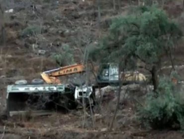 Murió el conductor del camión que se desbarrancó en el cerro San Cristóbal