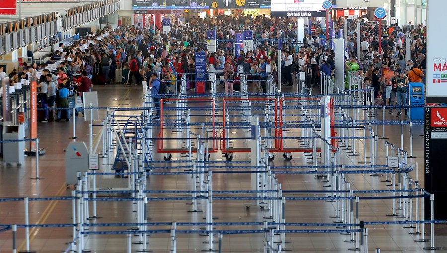 Obras Públicas evalúa extensión del Metro o un tranvía hacia el Aeropuerto de Santiago