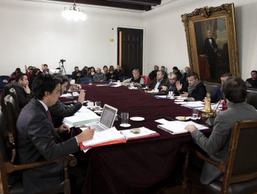 Turistas extranjeros deberán pagar $700 por usar ascensores de Valparaíso