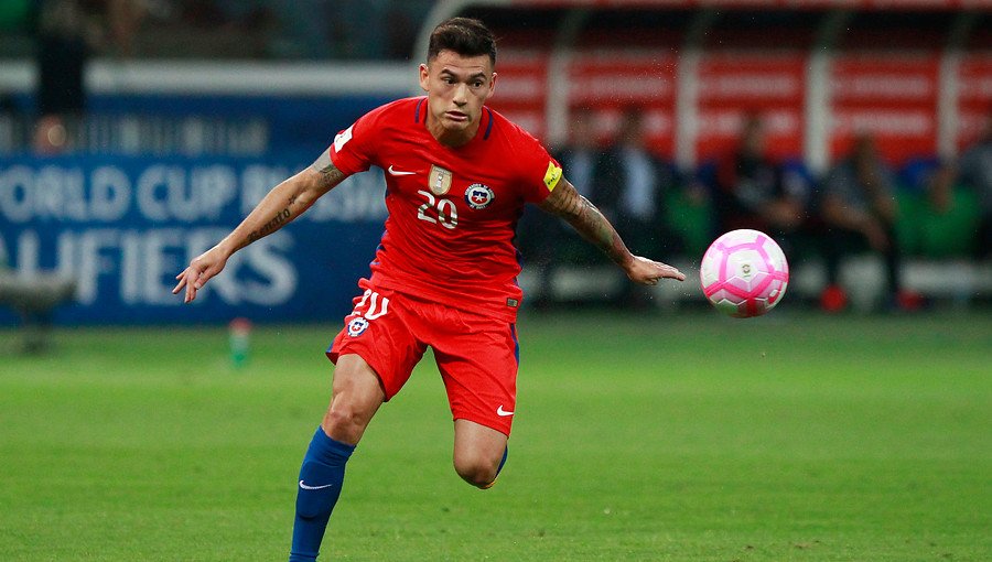 Charles Aránguiz descartó a la Roja como favorita para la Copa América