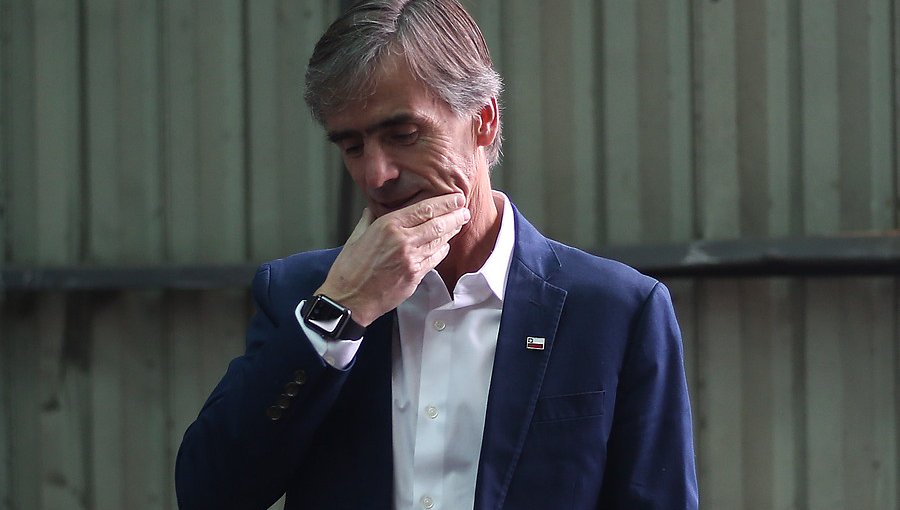 Ministro Valente aclaró participación de su hijo en gira oficial de Gobierno en Europa