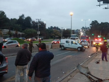 Colisión múltiple en camino Troncal Urbano de Quilpué dejó un lesionado y alta congestión