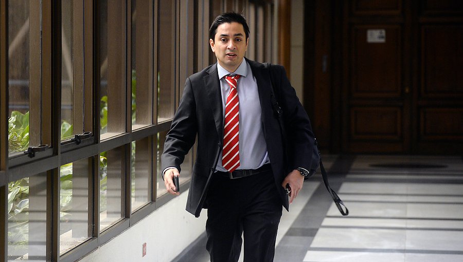 Diputado Carter denuncia “espionaje” en su contra de parte de Ximena Ossandón