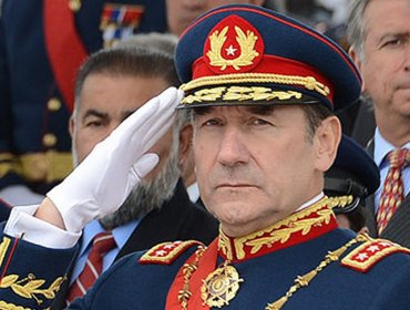 Informes de la PDI revelan cómo el general Fuente-Alba "blanqueaba" sus ostentosas compras
