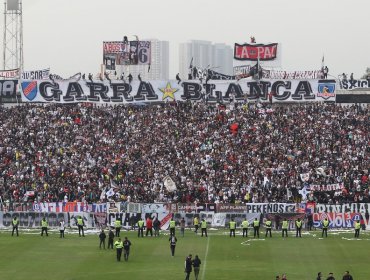 Hinchas de Colo-Colo realizaron masivo 'Arengazo' en el que se burlaron de la U