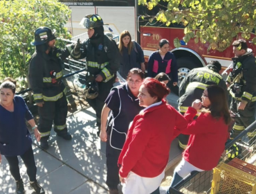 19 menores y un adulto resultaron intoxicados tras fuga de gas en colegio de Valparaíso