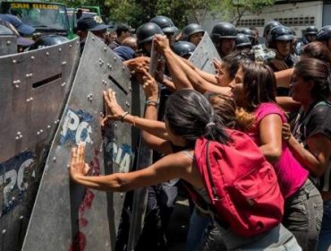 Motín en cárcel de Venezuela deja 29 reos muertos y 19 policías heridos