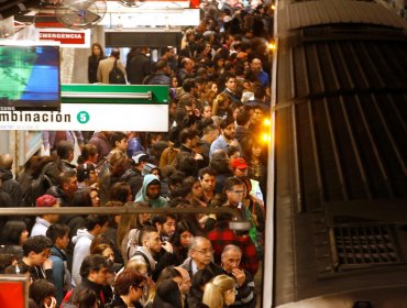Metro de Santiago suspende temporalmente servicio en Línea 1 por persona en la vía
