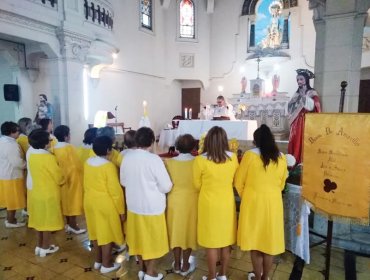 "Damas de Amarillo" del hospital de Valparaíso cumplieron 45 años al servicio de los pacientes de Maternidad