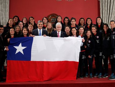 Presidente Piñera recibió a la Roja femenina de fútbol que parte al Mundial de Francia