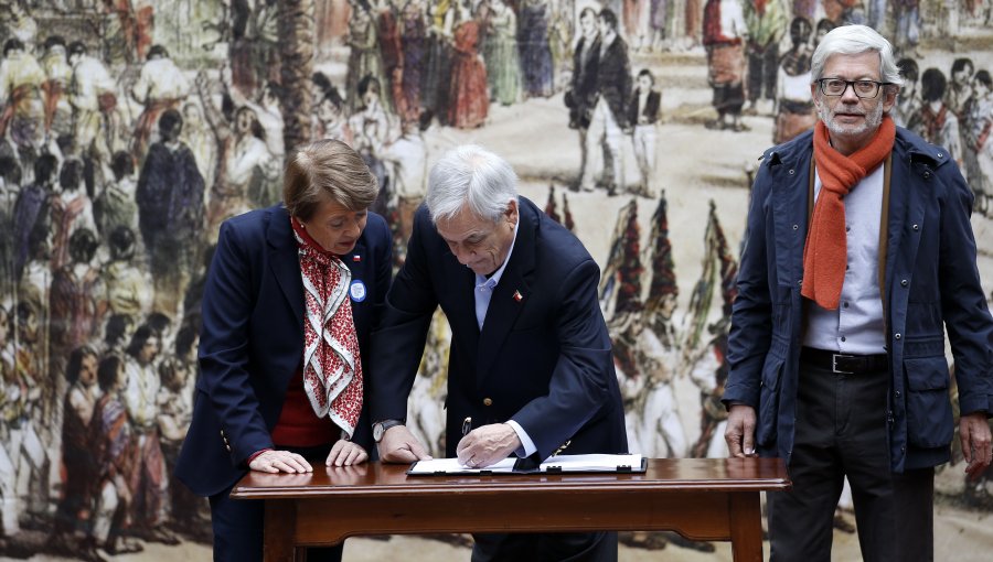 Piñera firma proyecto para proteger las construcciones históricas de Chile
