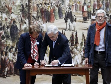 Piñera firma proyecto para proteger las construcciones históricas de Chile