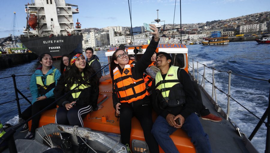 Con recorrido por bahía de Valparaíso visitantes disfrutaron Día del Patrimonio